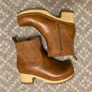 Universal Thread Clog Booties